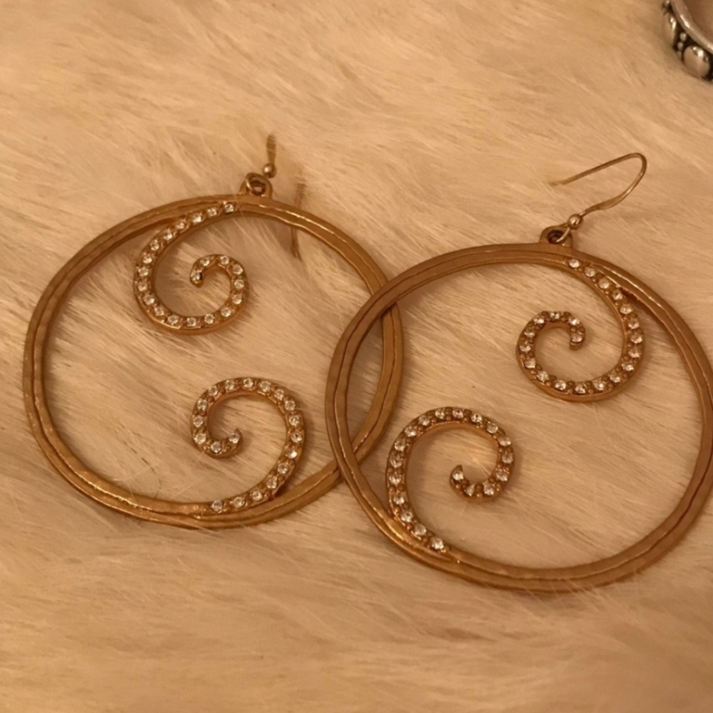 ISO PLEASE HELP ME FIND THIS PAIR!